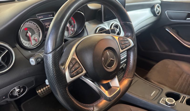 
								MERCEDES-BENZ CLA SB 220d AMG full									