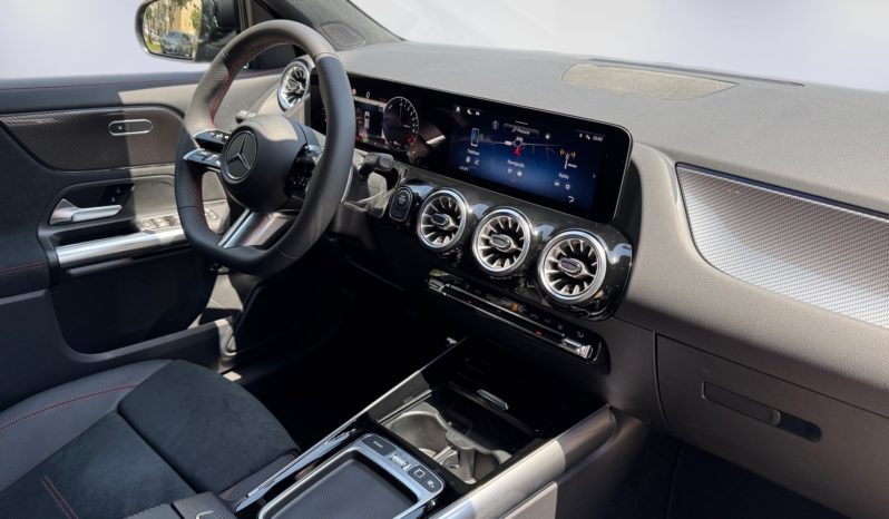 
								Mercedes-Benz GLA 250e AMG full									