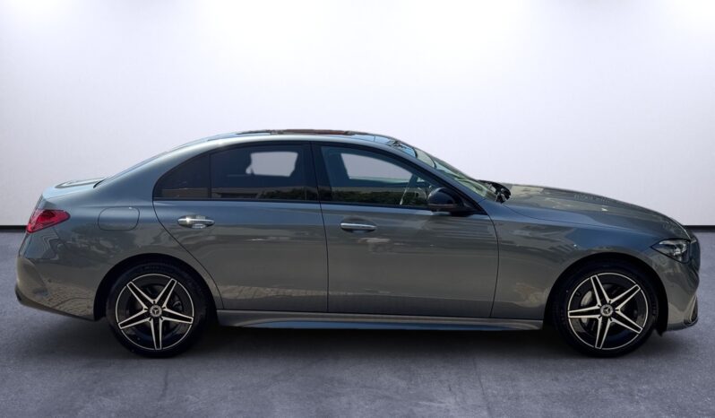 
								Mercedes-Benz C 300 de AMG full									