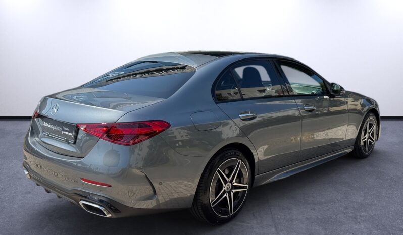 
								Mercedes-Benz C 300 de AMG full									