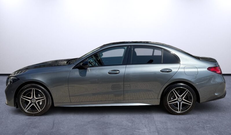 
								Mercedes-Benz C 300 de AMG full									
