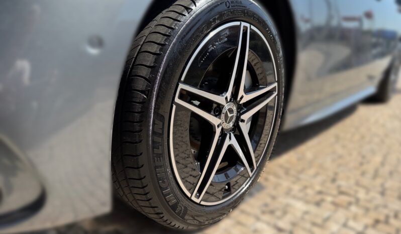 
								Mercedes-Benz C 300 de AMG full									