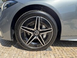 
										Mercedes-Benz C 300 de AMG full									
