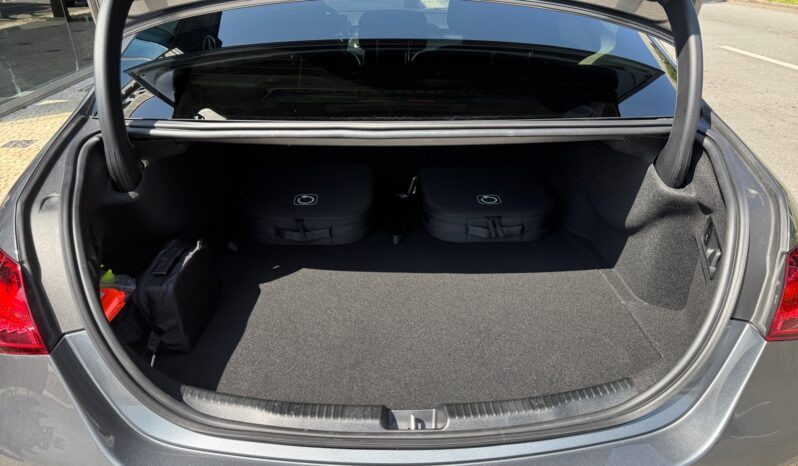 
								Mercedes-Benz C 300 de AMG full									