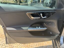 
										Mercedes-Benz C 300 de AMG full									