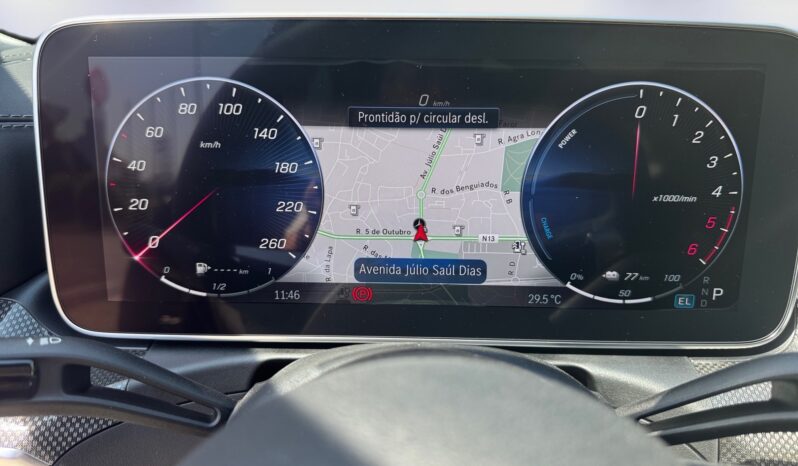 
								Mercedes-Benz C 300 de AMG full									