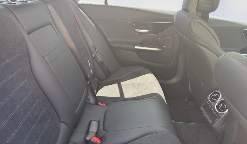 
								Mercedes-Benz C 300 de AMG full									