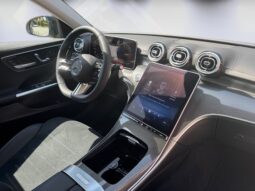 
										Mercedes-Benz C 300 de AMG full									