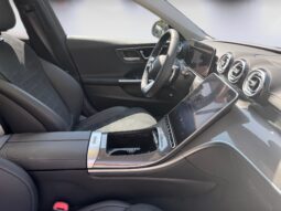 
										Mercedes-Benz C 300 de AMG full									