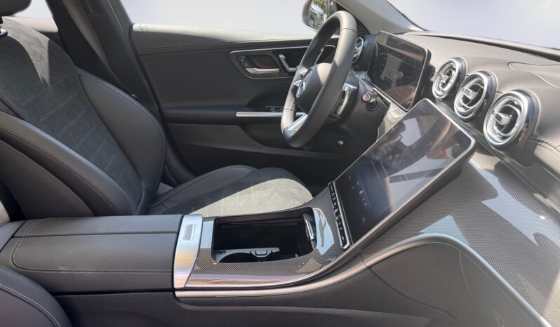 
								Mercedes-Benz C 300 de AMG full									