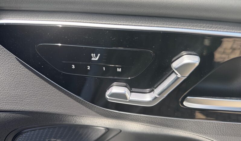 
								Mercedes-Benz C 300 de AMG full									
