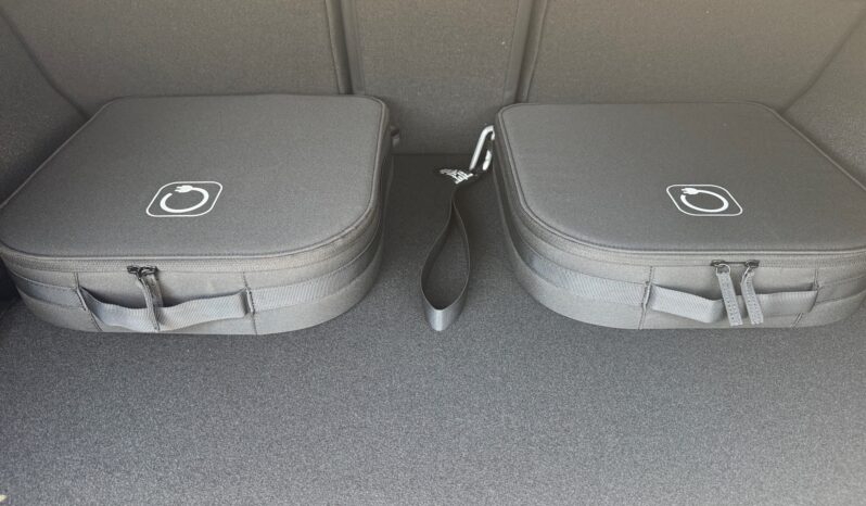 
								Mercedes-Benz C 300 de AMG full									
