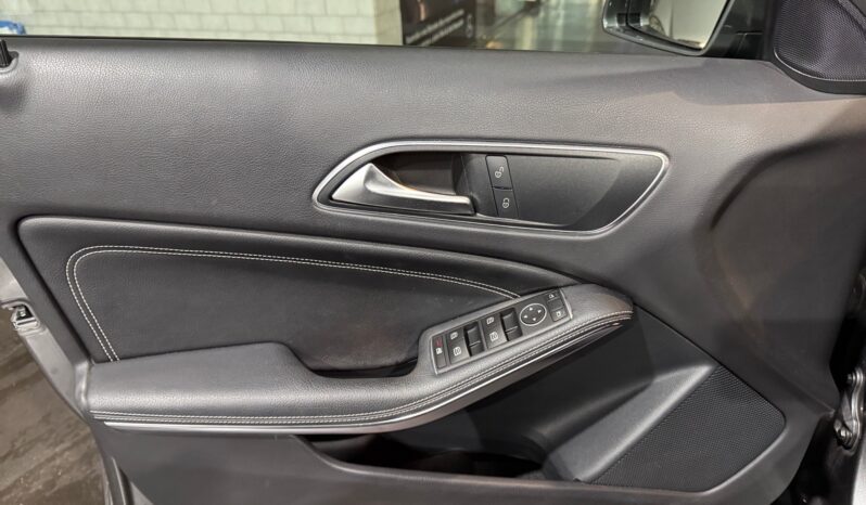 
								Mercedes-Benz GLA 180d Cx Aut URBAN full									