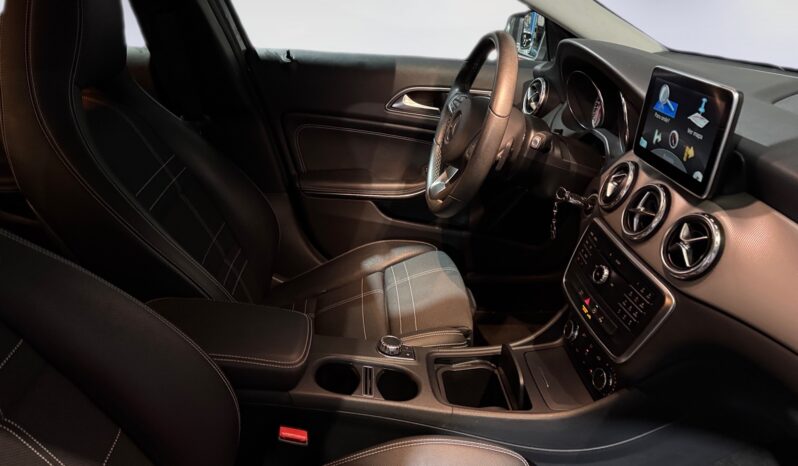 
								Mercedes-Benz GLA 180d Cx Aut URBAN full									