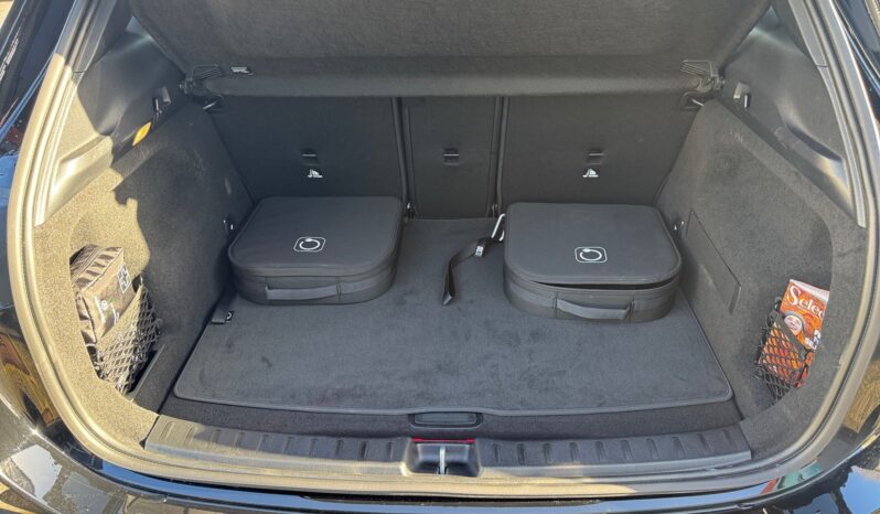 
								Mercedes-Benz GLA 250e Progressive full									