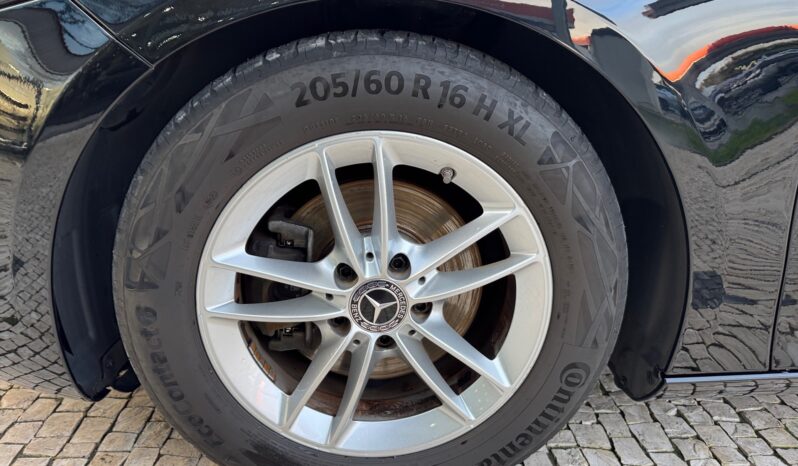 
								Mercedes-Benz A 180d Style Plus full									