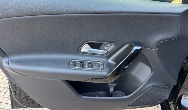 
								Mercedes-Benz A 180d Style Plus full									