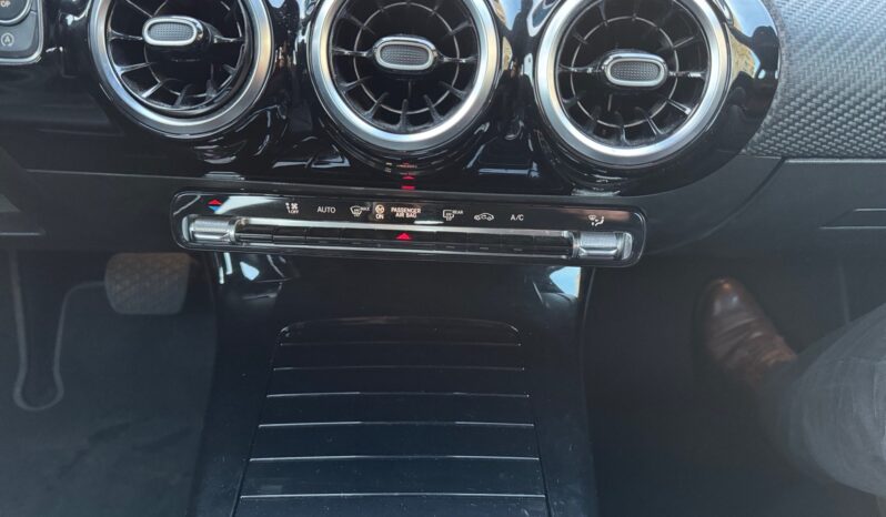 
								Mercedes-Benz A 180d Style Plus full									