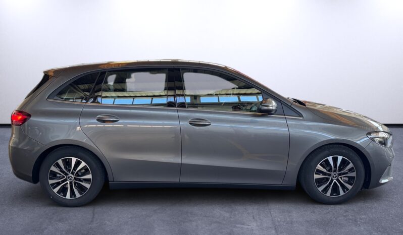 
								Mercedes-Benz B 180 d Style Plus full									