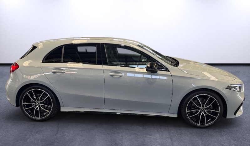 
								Mercedes-Benz A180d AMG full									