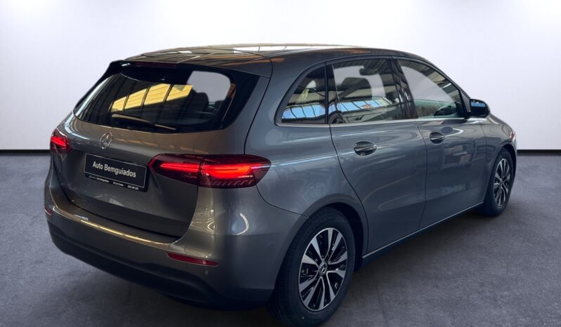 
								Mercedes-Benz B 180 d Style Plus full									