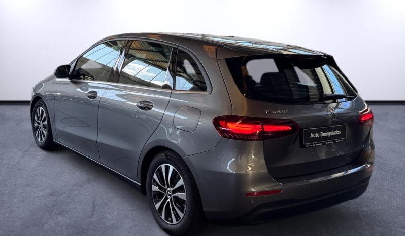 
								Mercedes-Benz B 180 d Style Plus full									