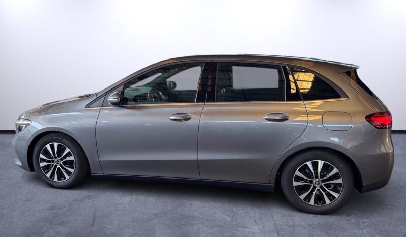 
								Mercedes-Benz B 180 d Style Plus full									