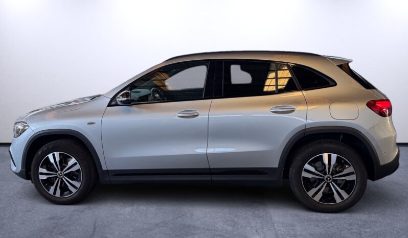 
								Mercedes-Benz GLA 250e Progressive full									
