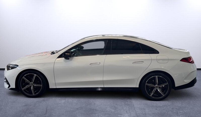 
								Mercedes-Benz CLA 180 AMG Full Hybrid full									