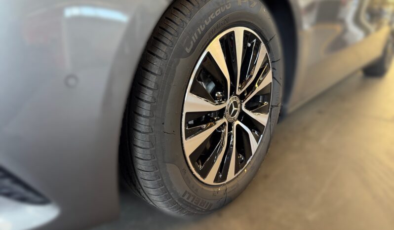 
								Mercedes-Benz B 180 d Style Plus full									