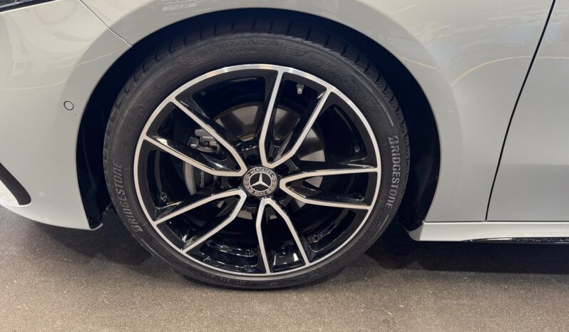 
								Mercedes-Benz A180d AMG full									