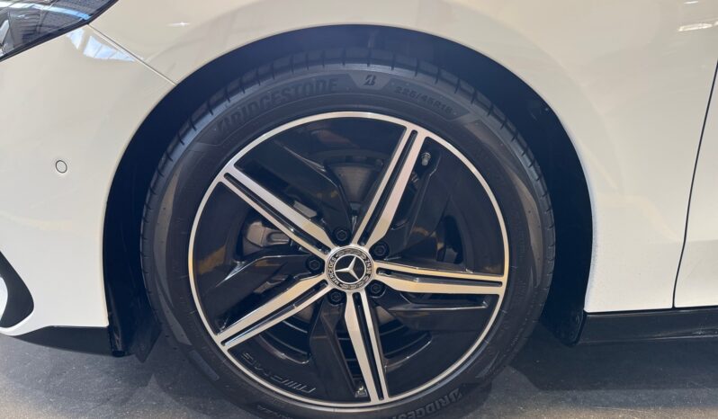 
								Mercedes-Benz CLA 180 AMG Full Hybrid full									