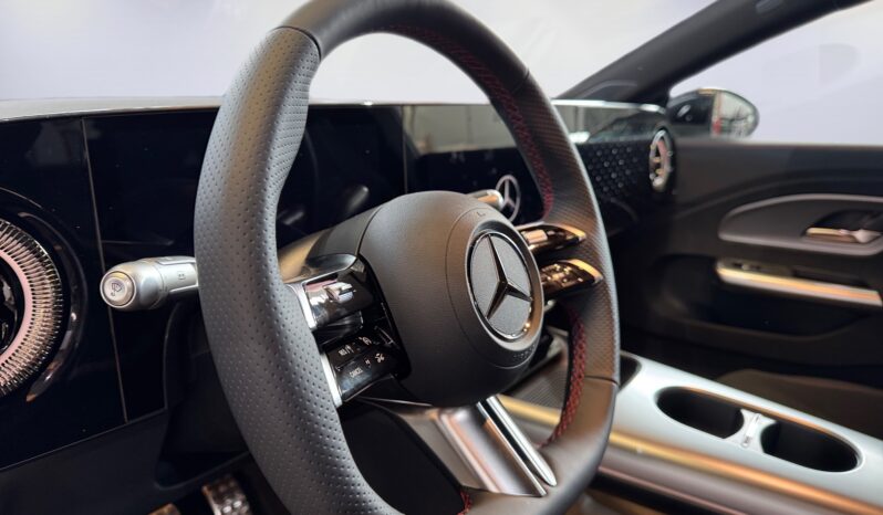 
								Mercedes-Benz CLA 180 AMG Full Hybrid full									