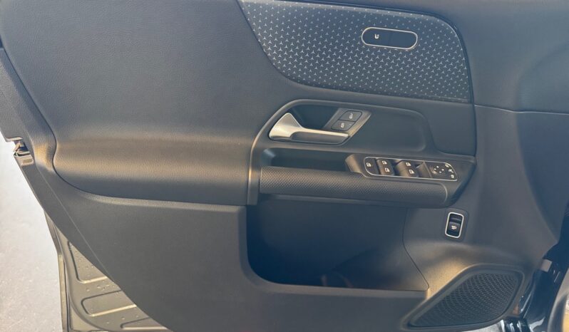 
								Mercedes-Benz B 180 d Style Plus full									