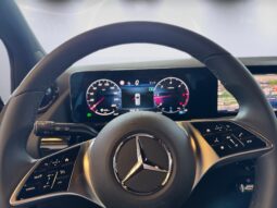 
										Mercedes-Benz B 180 d Style Plus full									