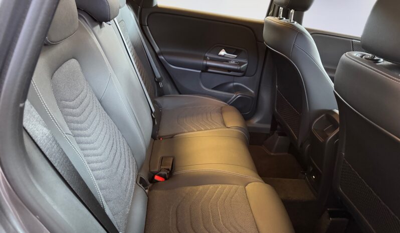 
								Mercedes-Benz B 180 d Style Plus full									