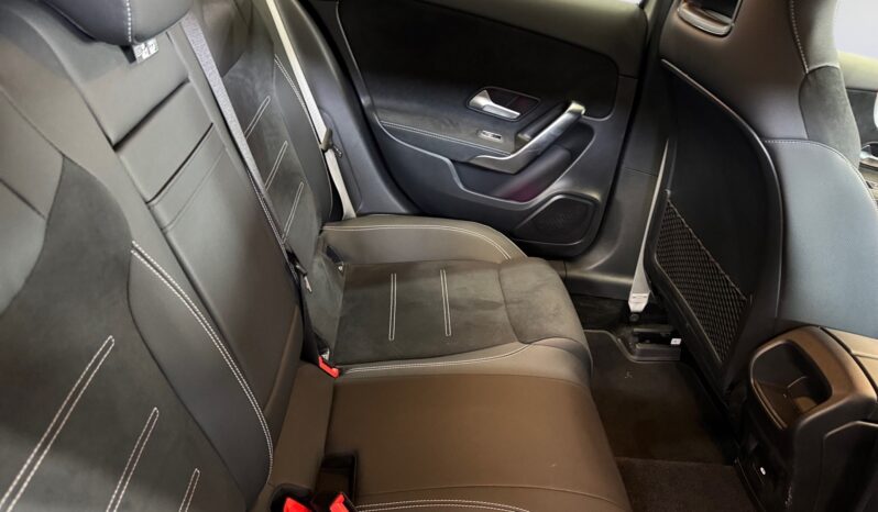 
								Mercedes-Benz A180d AMG full									