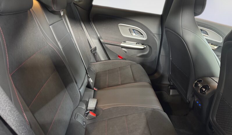 
								Mercedes-Benz CLA 180 AMG Full Hybrid full									