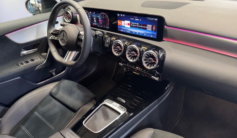 
								Mercedes-Benz A180d AMG full									