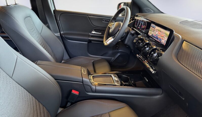 
								Mercedes-Benz B 180 d Style Plus full									