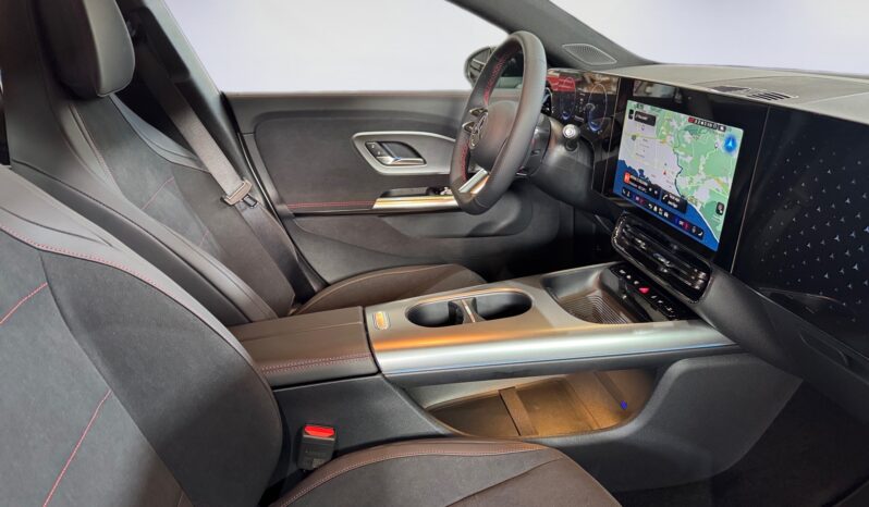 
								Mercedes-Benz CLA 180 AMG Full Hybrid full									