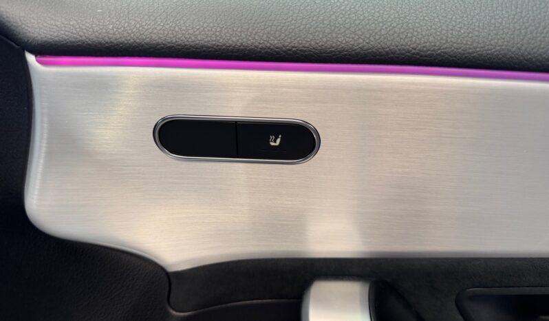 
								Mercedes-Benz A180d AMG full									