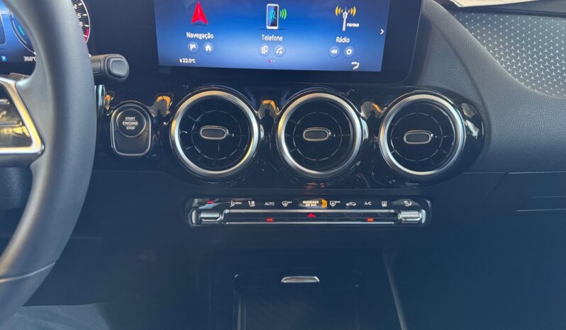 
								Mercedes-Benz GLA 250e Progressive full									