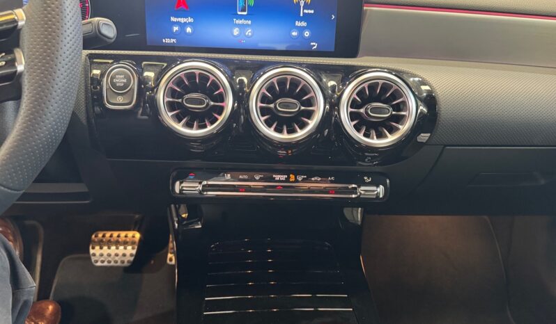 
								Mercedes-Benz A180d AMG full									