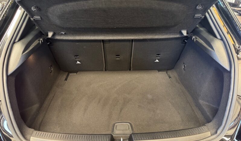 
								Mercedes-Benz A 180d Progressive full									