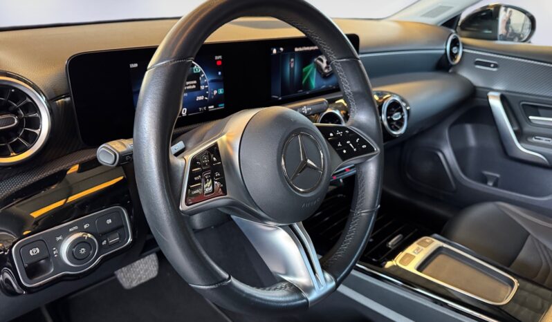 
								Mercedes-Benz A 200 Progressive full									
