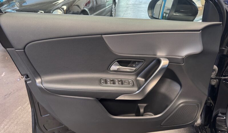 
								Mercedes-Benz A 180d Progressive full									