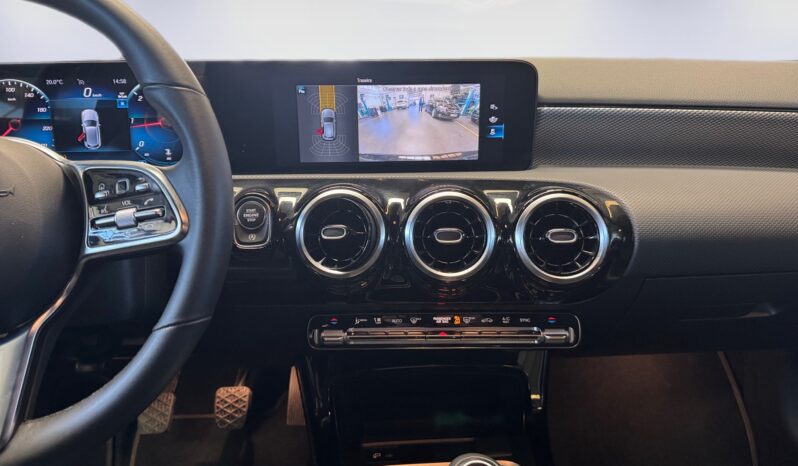 
								Mercedes-Benz A 180d Progressive full									
