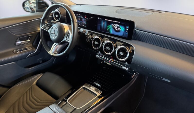 
								Mercedes-Benz A 200 Progressive full									