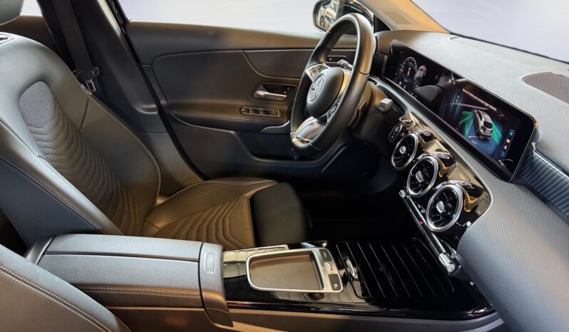 
								Mercedes-Benz A 200 Progressive full									